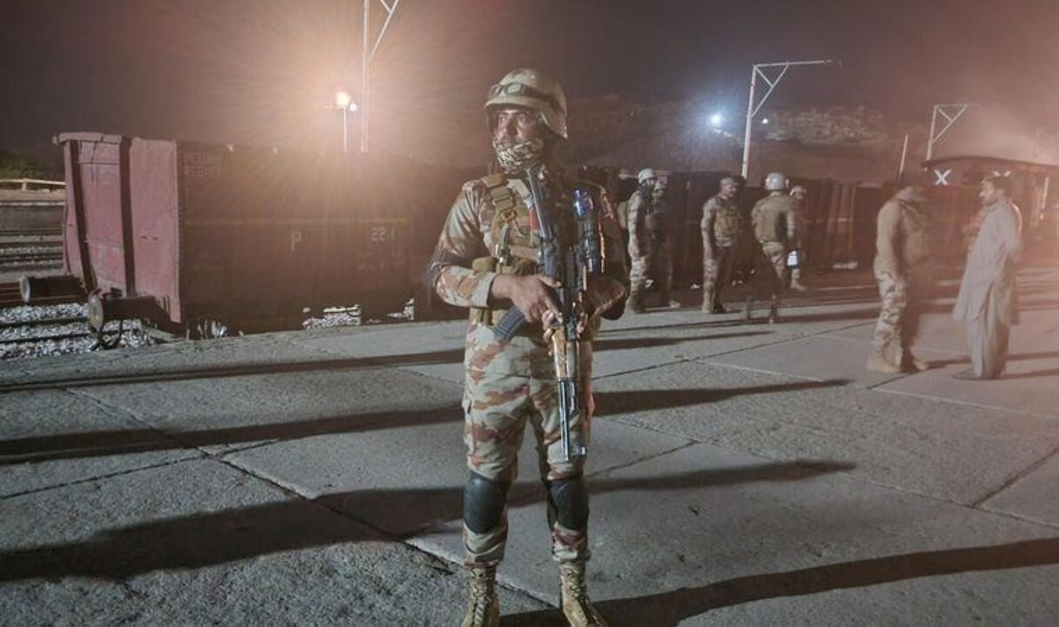 Pakistan’da tren saldırısı: 30 saldırgan öldürüldü