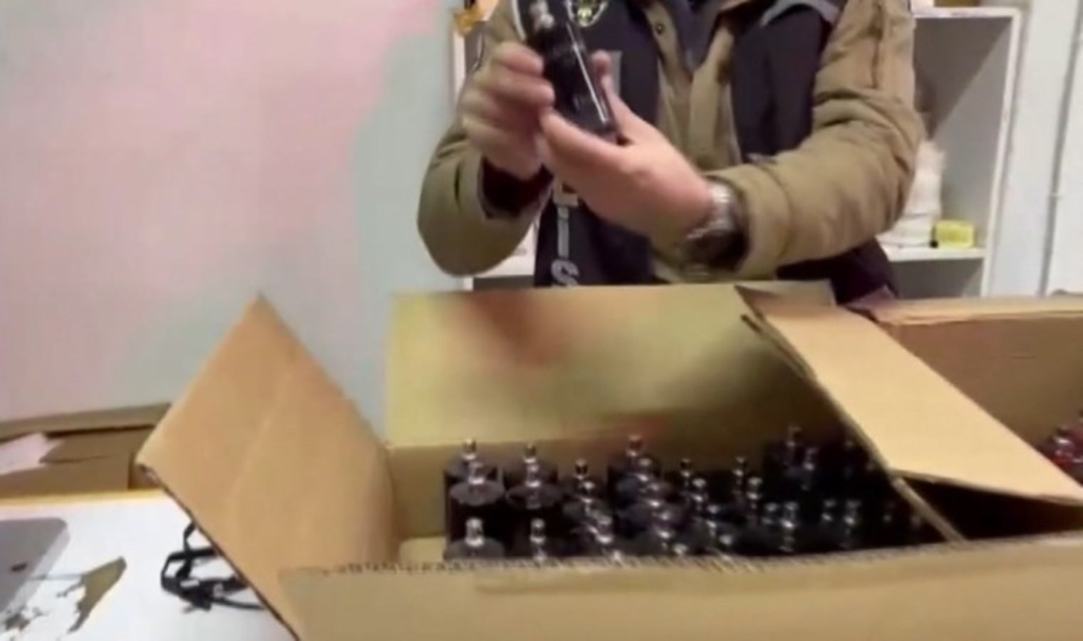 Piyasa değeri 150 milyon lira: Kaçak parfüm operasyonu!