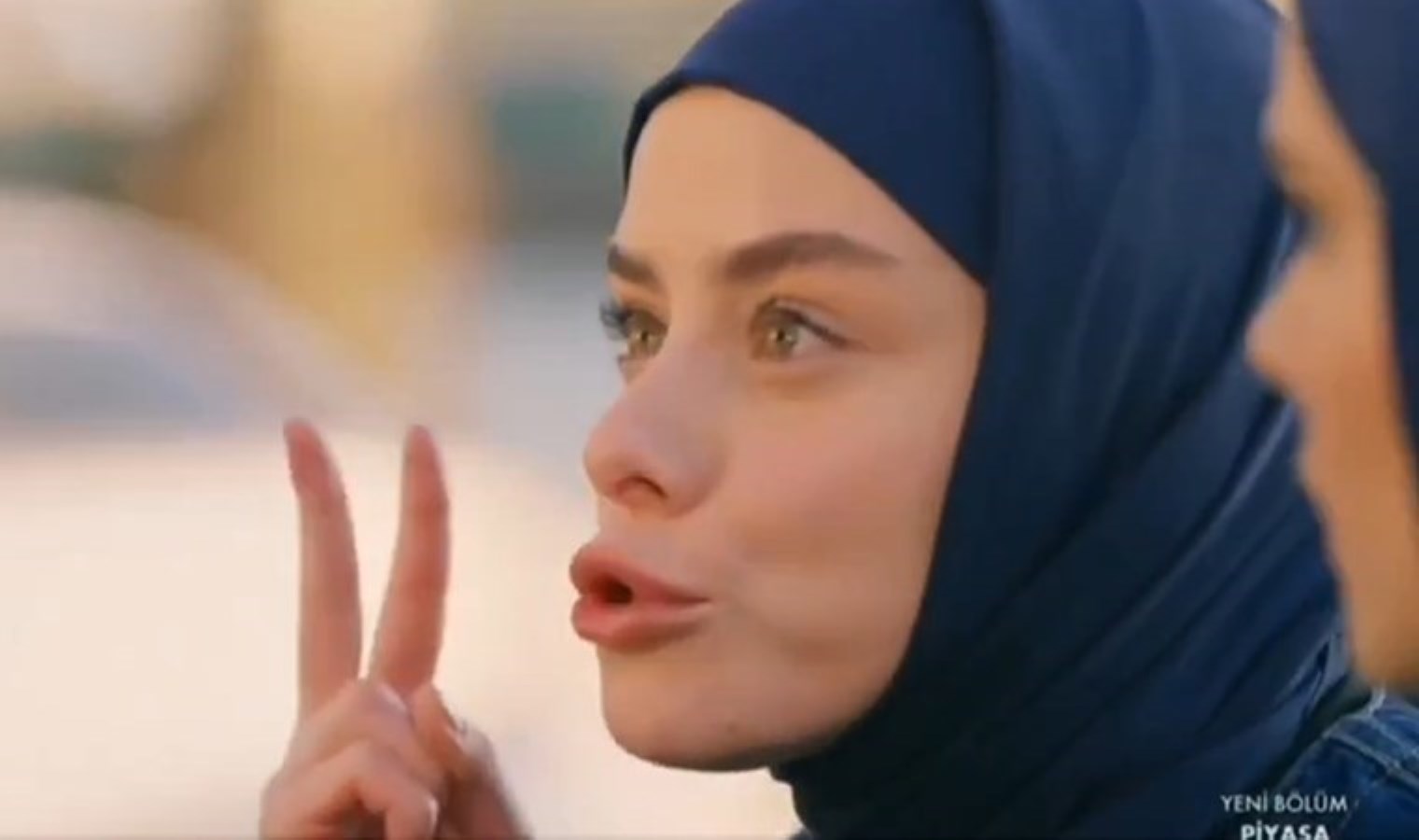 ‘Piyasa’ dizisindeki o sahne gündem oldu: ‘Başörtüsü, bana dokunamazsın demek!’