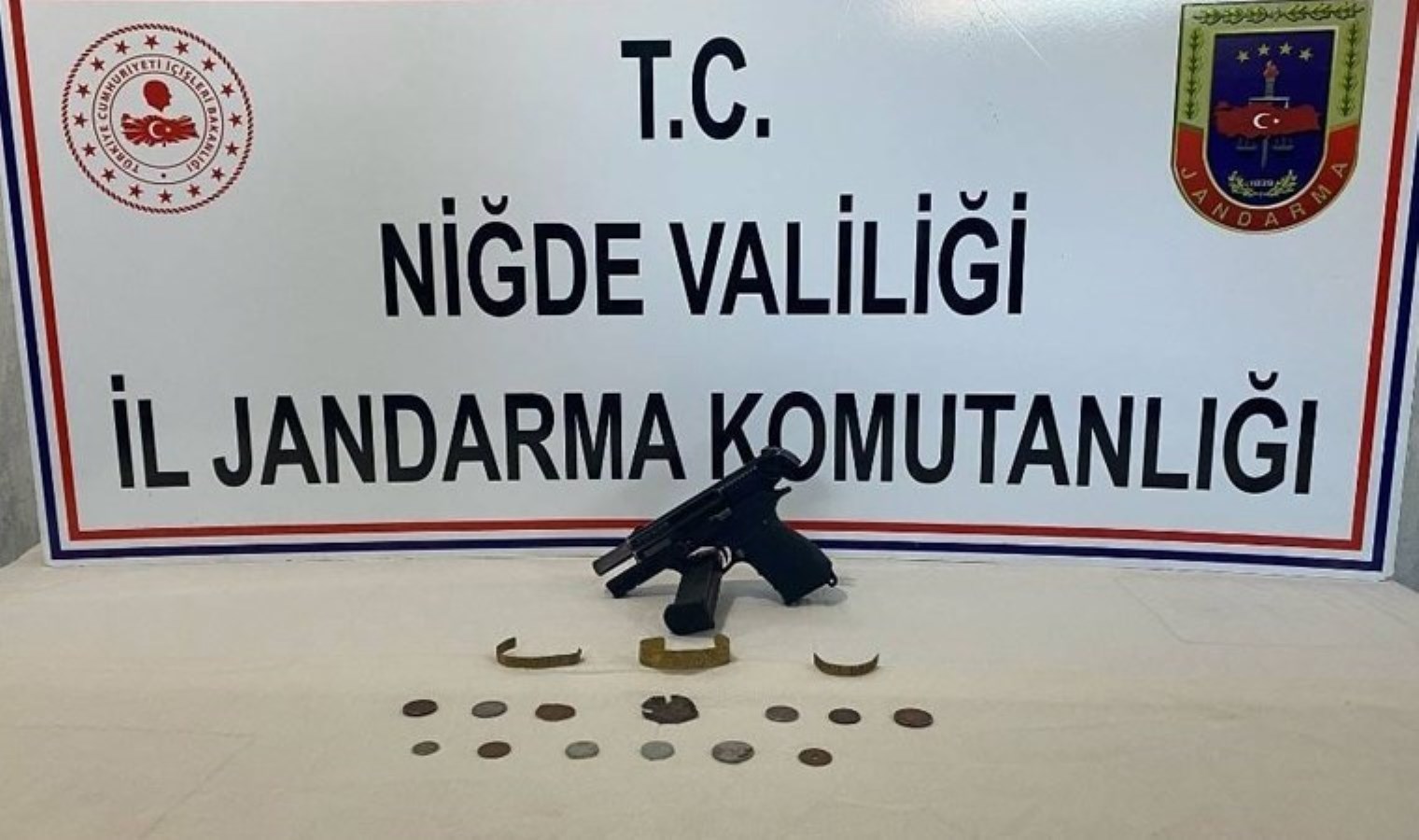 Ruhsatsız tabanca ele geçirildi… Niğde’de ‘tarihi eser kaçakçılığı’ operasyonu: 1 gözaltı