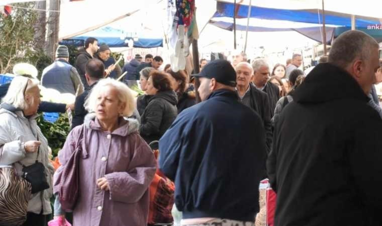 Semt pazarında ‘pahalılık’ isyanı: ‘Kalkıp da vatandaşla dalga geçmesinler’