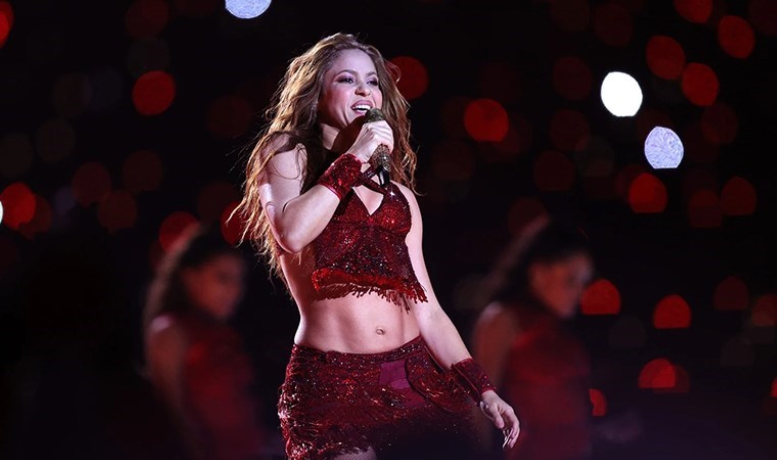 Shakira 7 yıl sonra sahnelere döndü: Dünya turnesi başladı