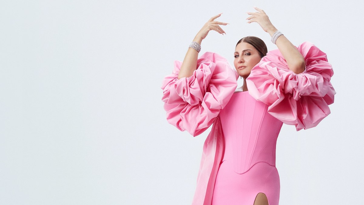 Sibel Can’ın albüm kıyafetleri alay konusu oldu! Fotoğraflara yorum yağdı