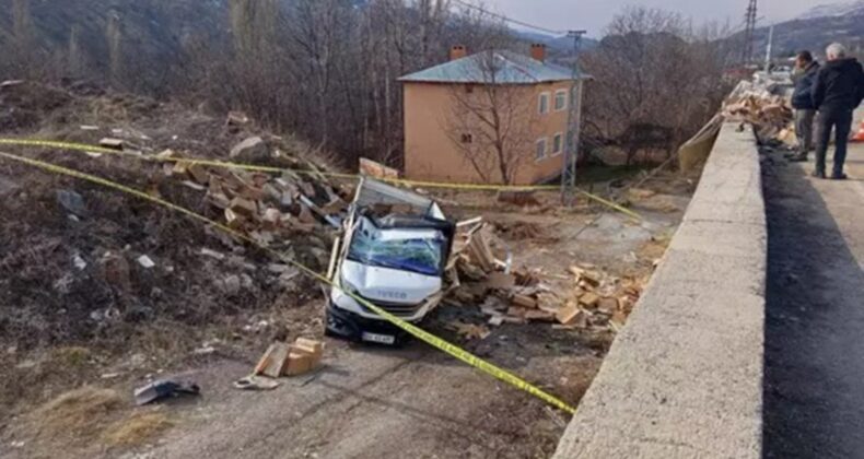 Sivas’ta faciadan dönüldü! Bal yüklü kamyonet bahçeye uçtu: Sürücü yaralandı