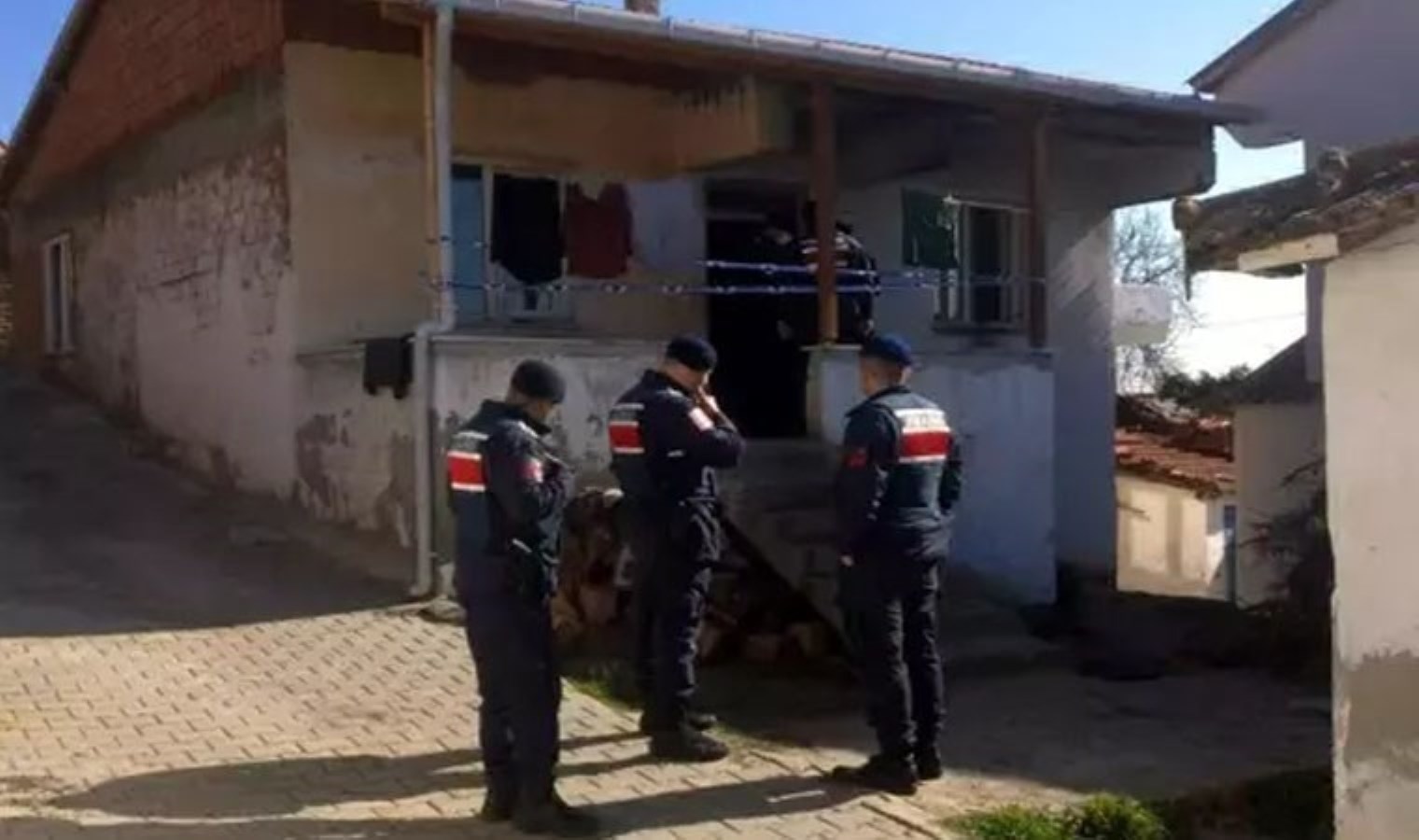 Soba gazı faciaya neden oldu: Bir kardeş hayatını kaybetti, diğeri yoğun bakımda