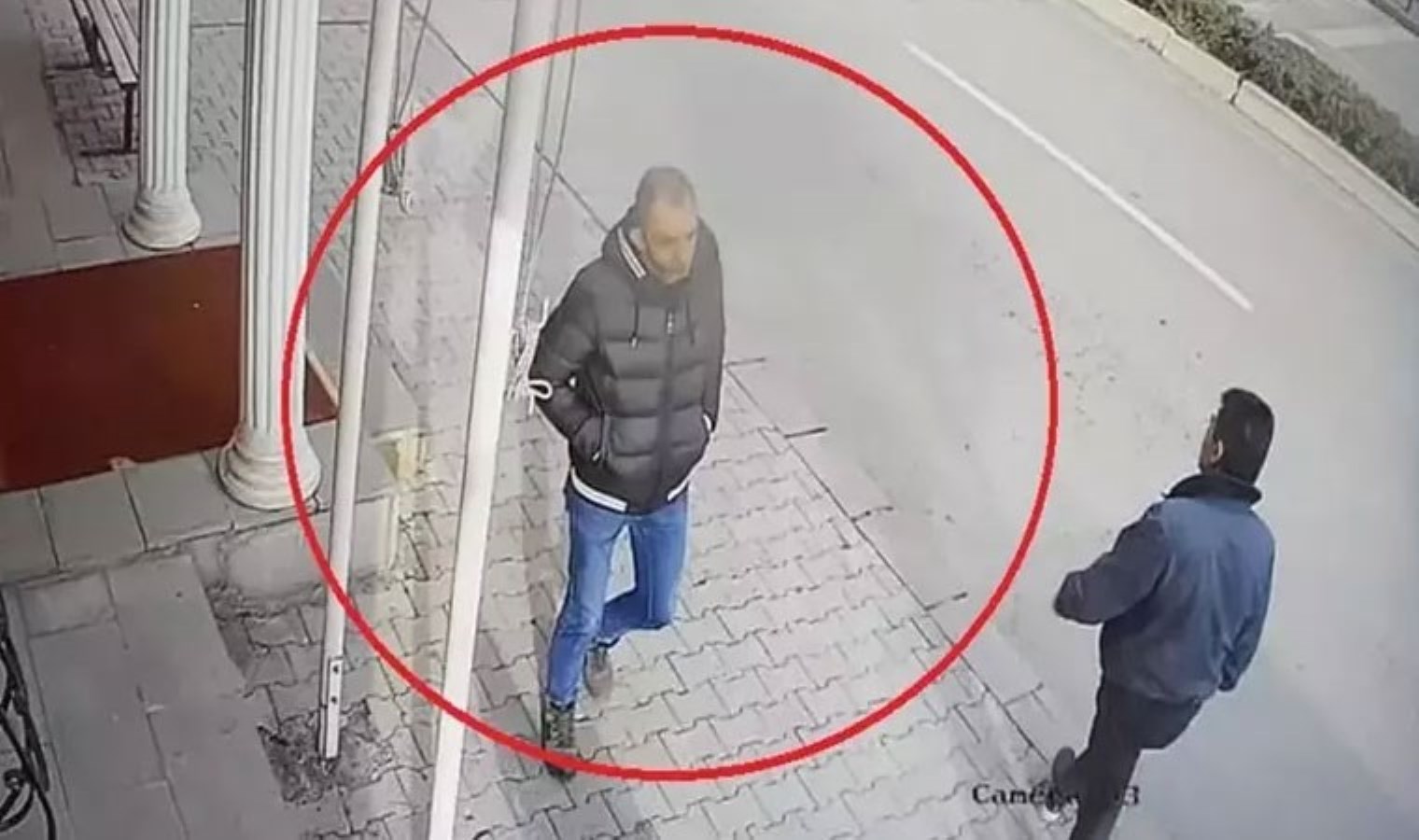 Sokak ortasında dehşet: 15 yaşındaki çocuğu bıçaklayıp parasını çaldı