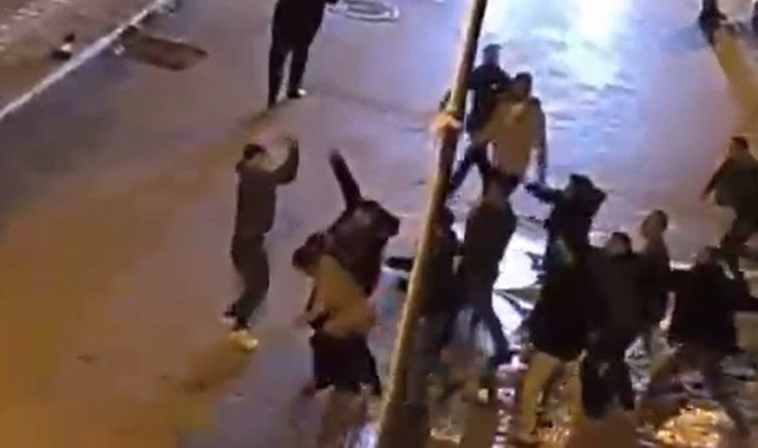 Sopa, bıçak ve yumruklar havada uçuştu… Yalova’da iki grup arasında ‘alacak verecek’ kavgası: 2 yaralı