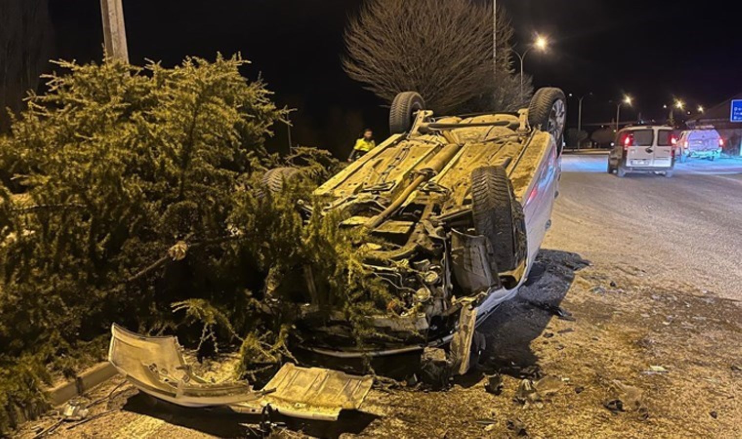 Sürücü direksiyon hakimiyetini kaybetti! Kütahya’da araç takla attı: Yaralılar var!