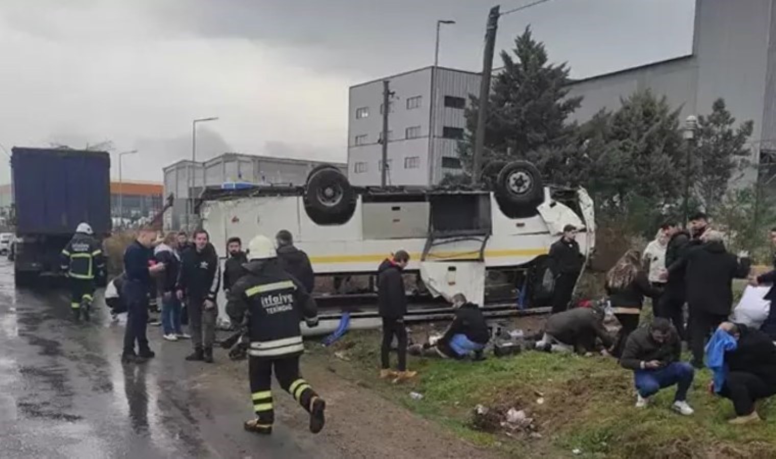 Tekirdağ’da feci kaza… İşçilerin olduğu servis takla attı: 25 yaralı!