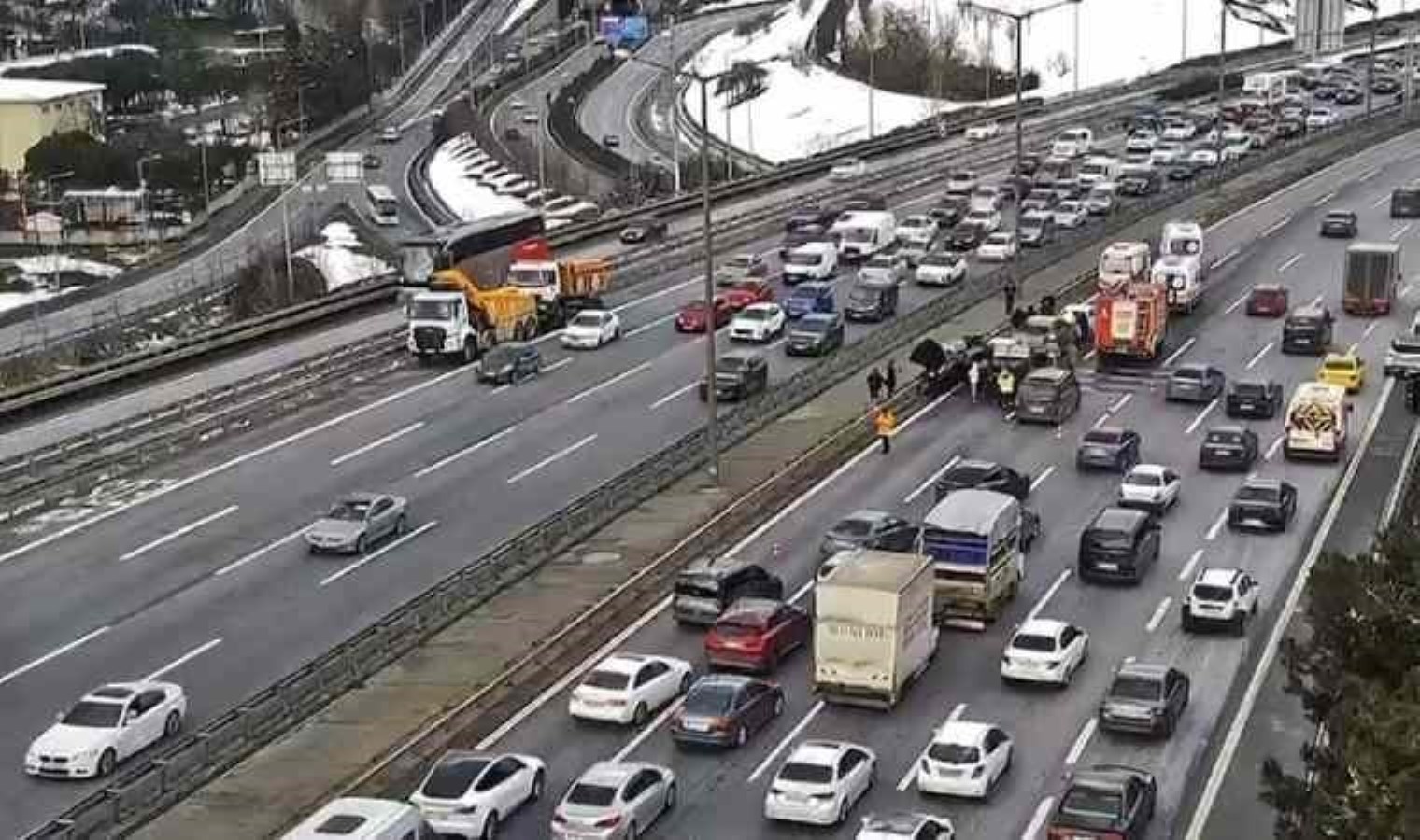 TEM Otoyolu’nda zincirleme kaza: Yaralılar var!