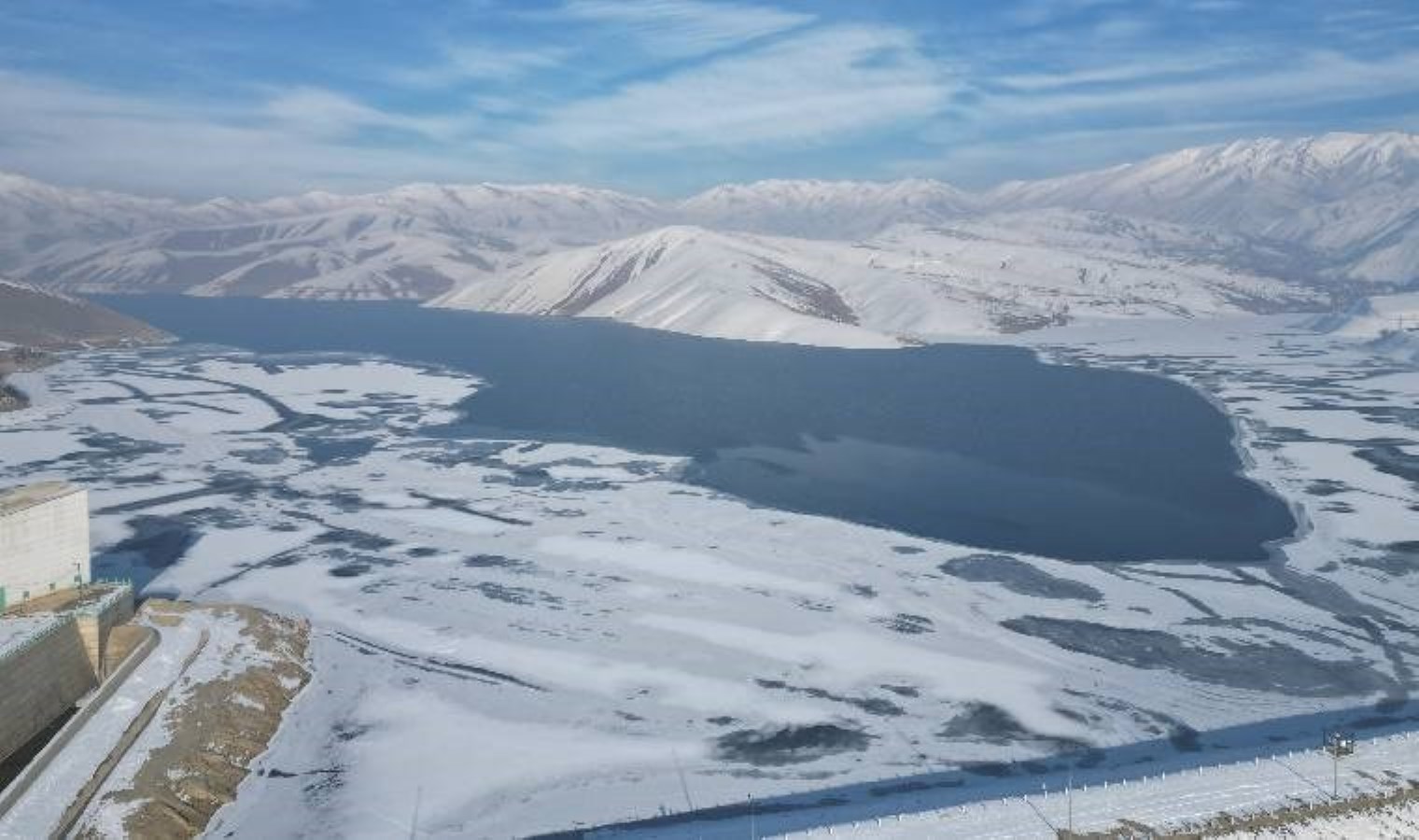 Termometreler eksi 20,6’yı gördü: Dilimli Baraj Gölü dondu!