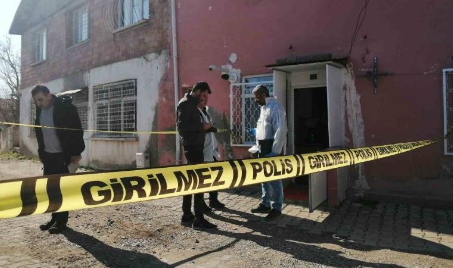 Tokat’ta dehşet! 17 yaşındaki oğlunu keserle öldürdü