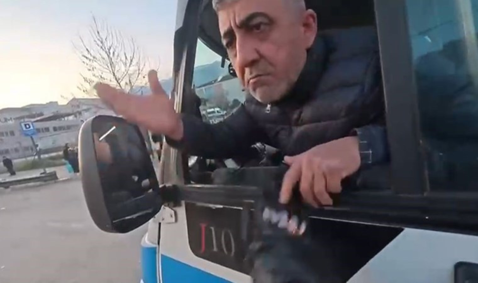 Trafikte ‘Lan’ kavgası: El frenini çekip kavgaya tutuştu!