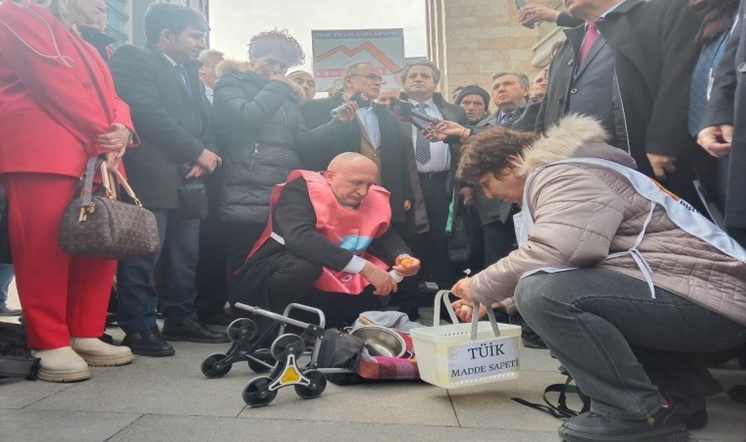 TÜİK ilk kez hâkim karşısına çıktı: 85 sayfalık savunma yaptılar ama bir tek madde sepetini açıklamadılar