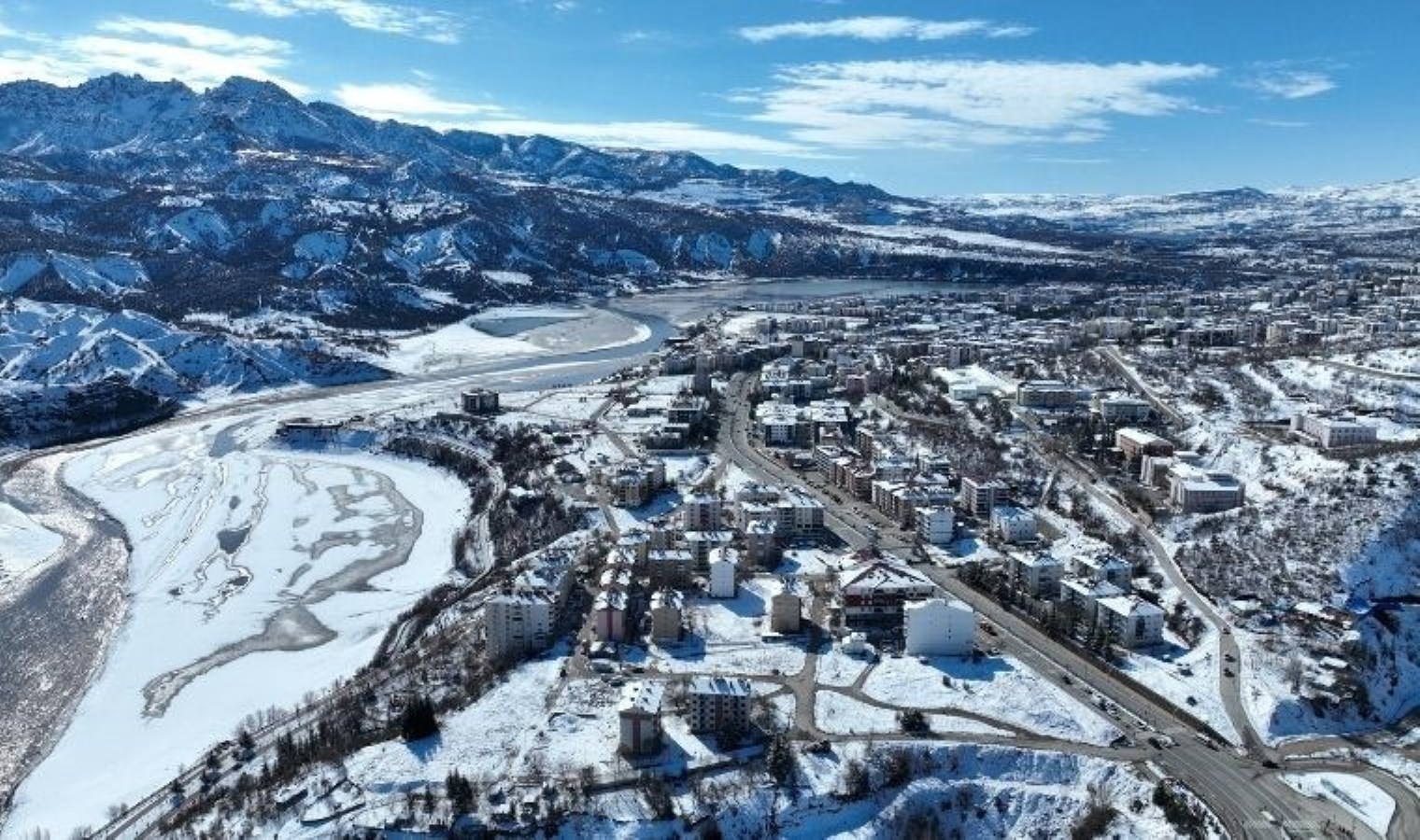 Tunceli’nin kış manzaraları: Munzur ve Pülümür Çayları dronla görüntülendi
