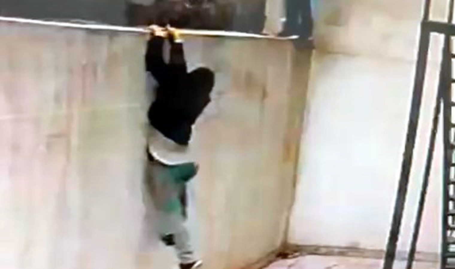 Tuvalet camını kırarak içeri girdiler… Esenyurt’ta 250 bin liralık hırsızlık!