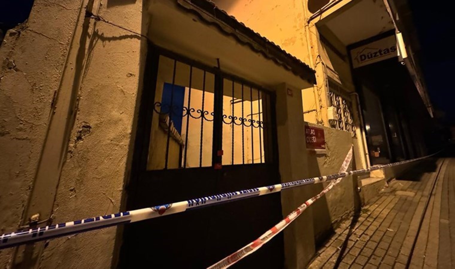 Üsküdar’da hareketli gece: Toprak kayması nedeniyle 2 bina boşaltıldı