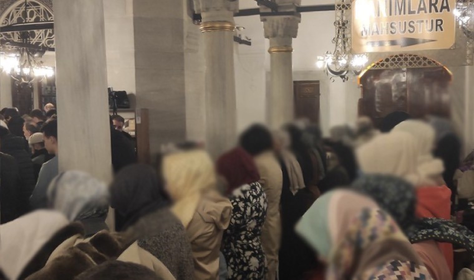 Üsküdar’da kadın ve erkeğin yan yana teravih kıldığı görüntülerle ilgili inceleme