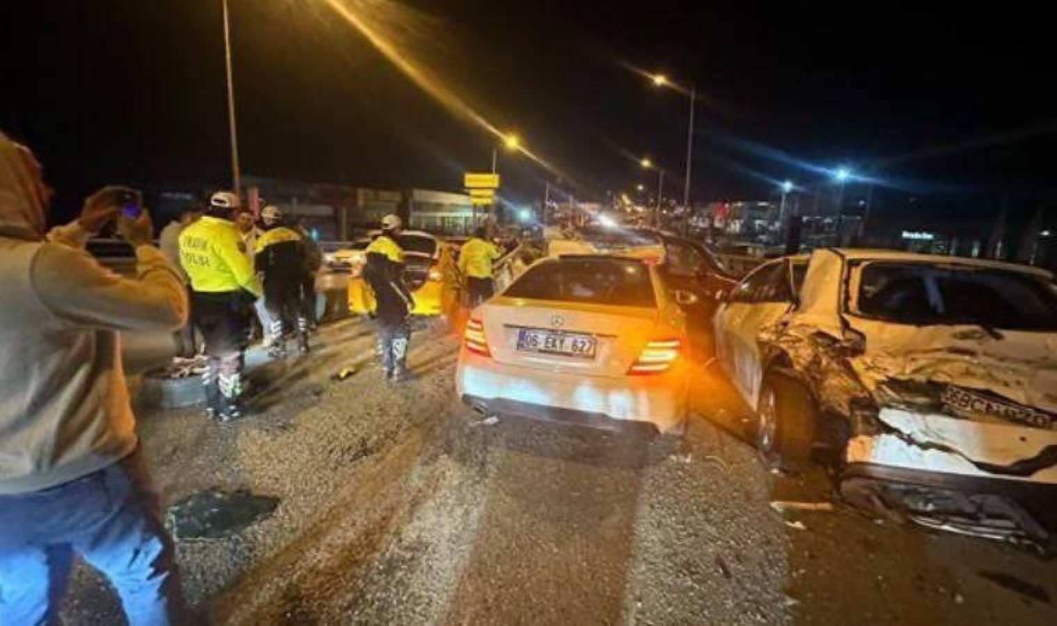 Uygulama noktasında 9 araç birbirine girdi… Yaralılar var!