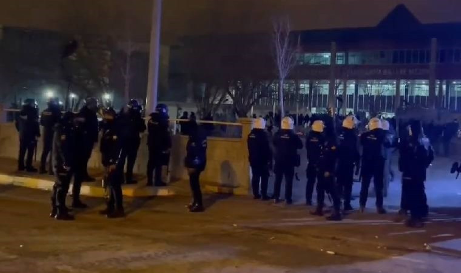 Van Büyükşehir Belediyesi’ne kayyum atandı: Abdullah Zeydan görevden uzaklaştırıldı!