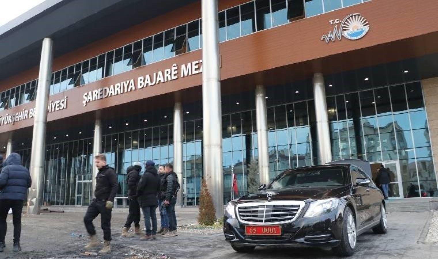 Van Büyükşehir Belediyesi’ne kayyum olarak atanmıştı: Ozan Balcı belediyeye geldi!