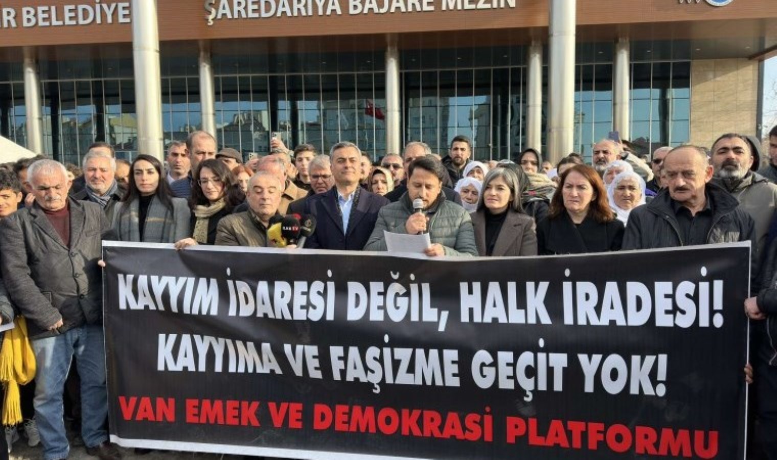 Van’da Abdullah Zeydan’a hapis cezası verilmesi protesto edildi