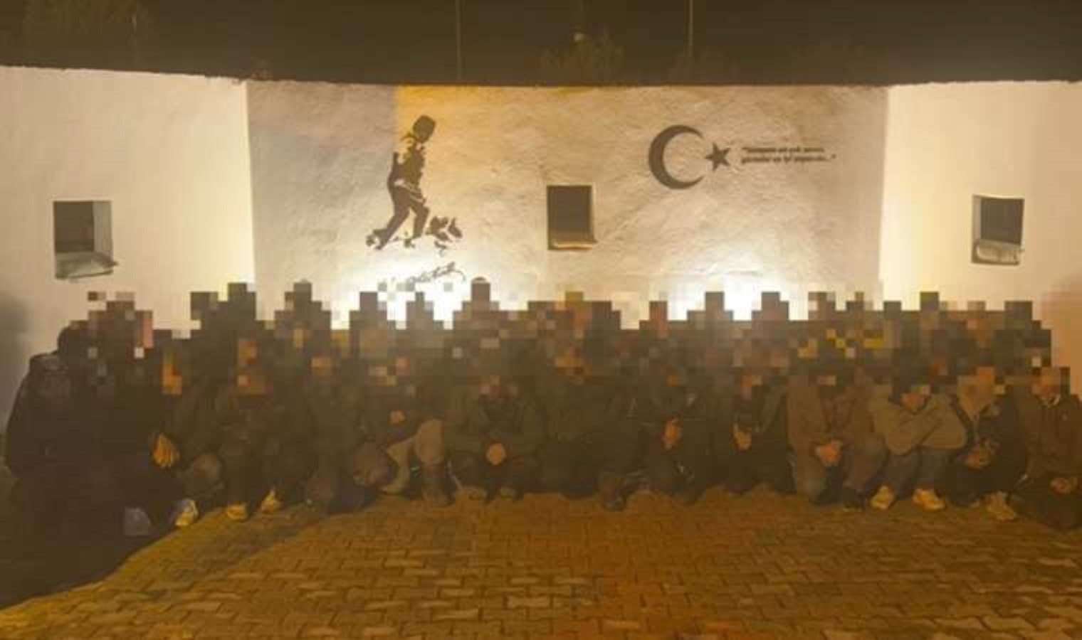 Van’da durdurulan TIR’dan 69 kaçak göçmen çıktı