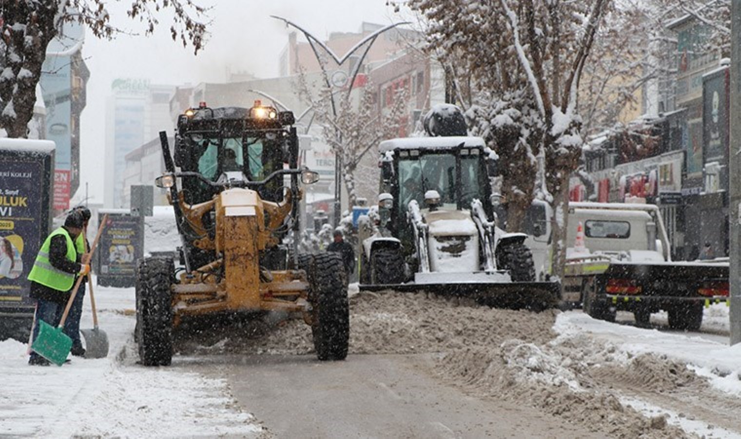 Van’da kar esareti: 560 yerleşim yeri ulaşıma kapandı