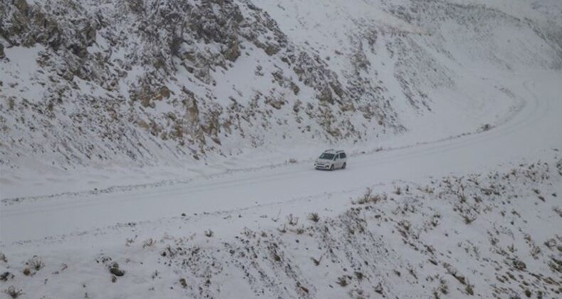 Van’da ‘kar’ esareti: 85 yerleşim yeri ulaşıma kapandı