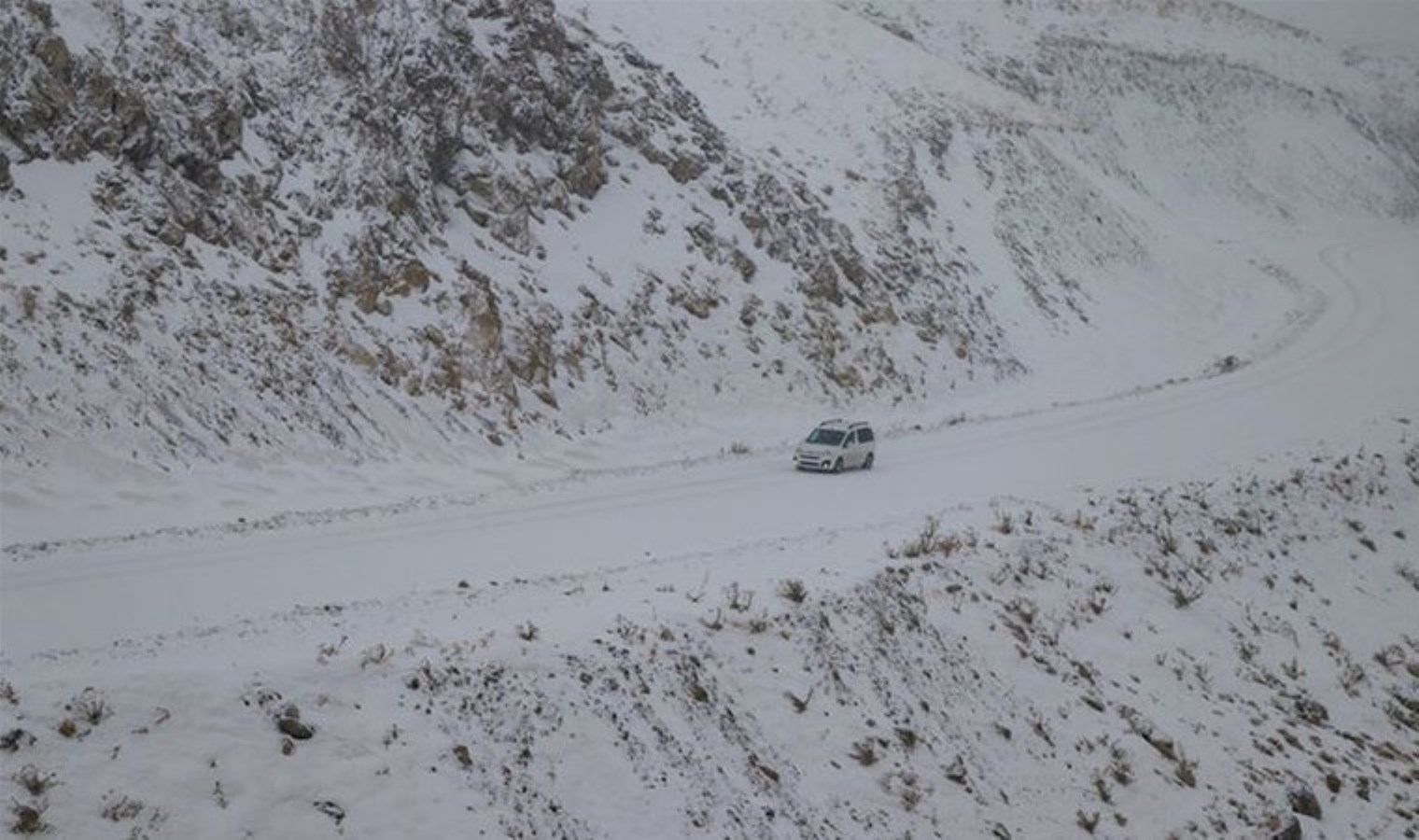 Van’da ‘kar’ esareti: 85 yerleşim yeri ulaşıma kapandı