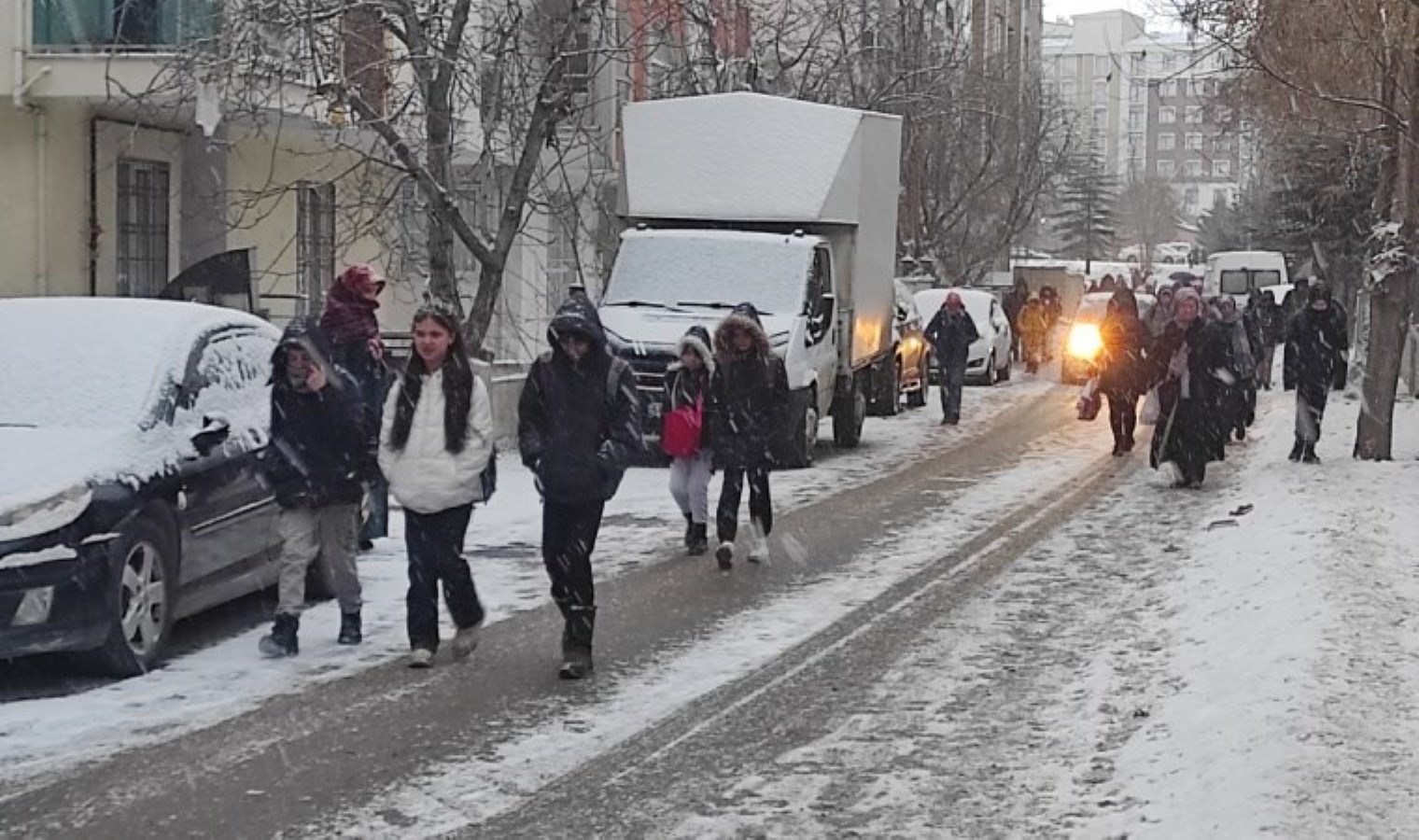 Van’ın 3 ilçesinde eğitime ara verildi