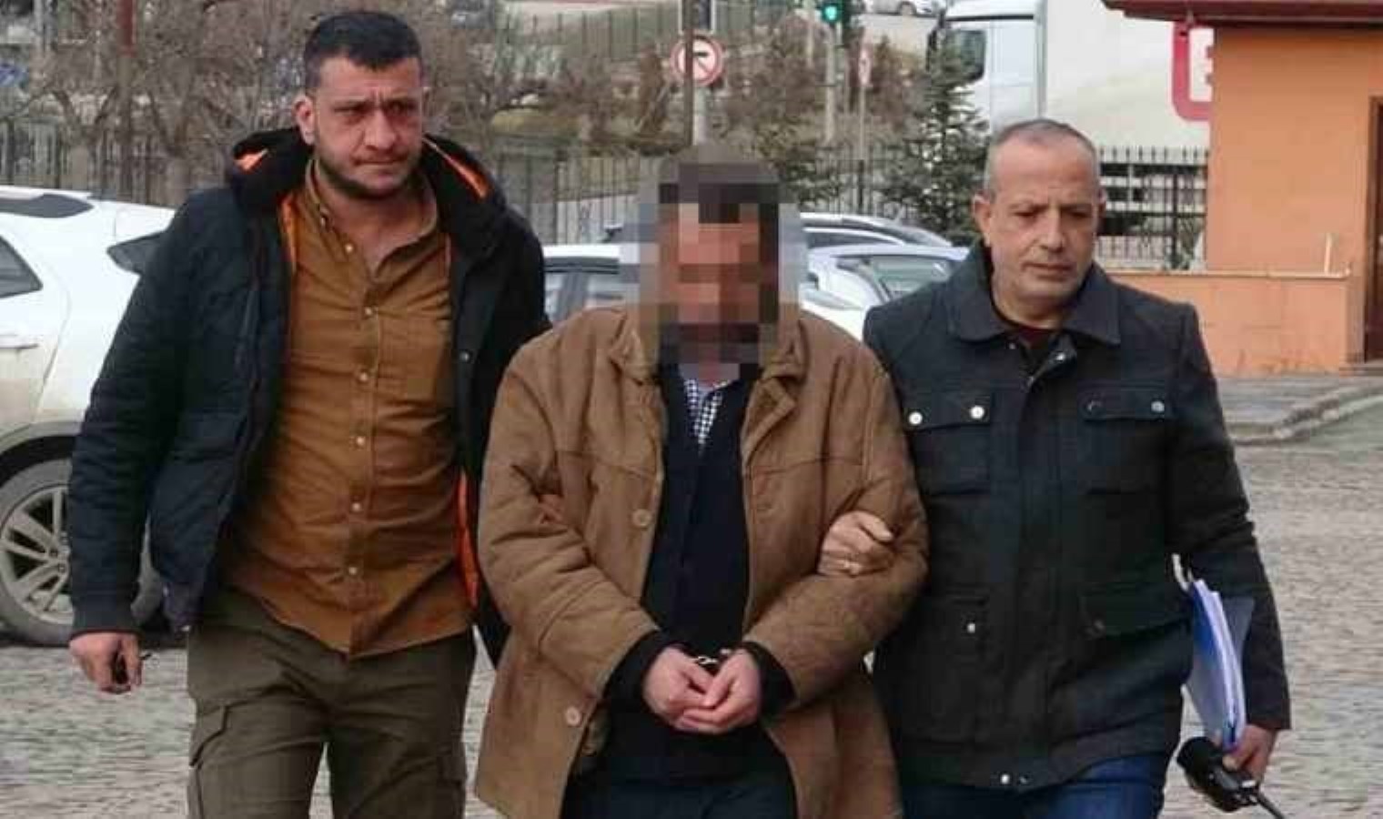 Yeğenini sırtından bıçaklayarak öldüren emekli polise ‘tahrik’ indirimi: