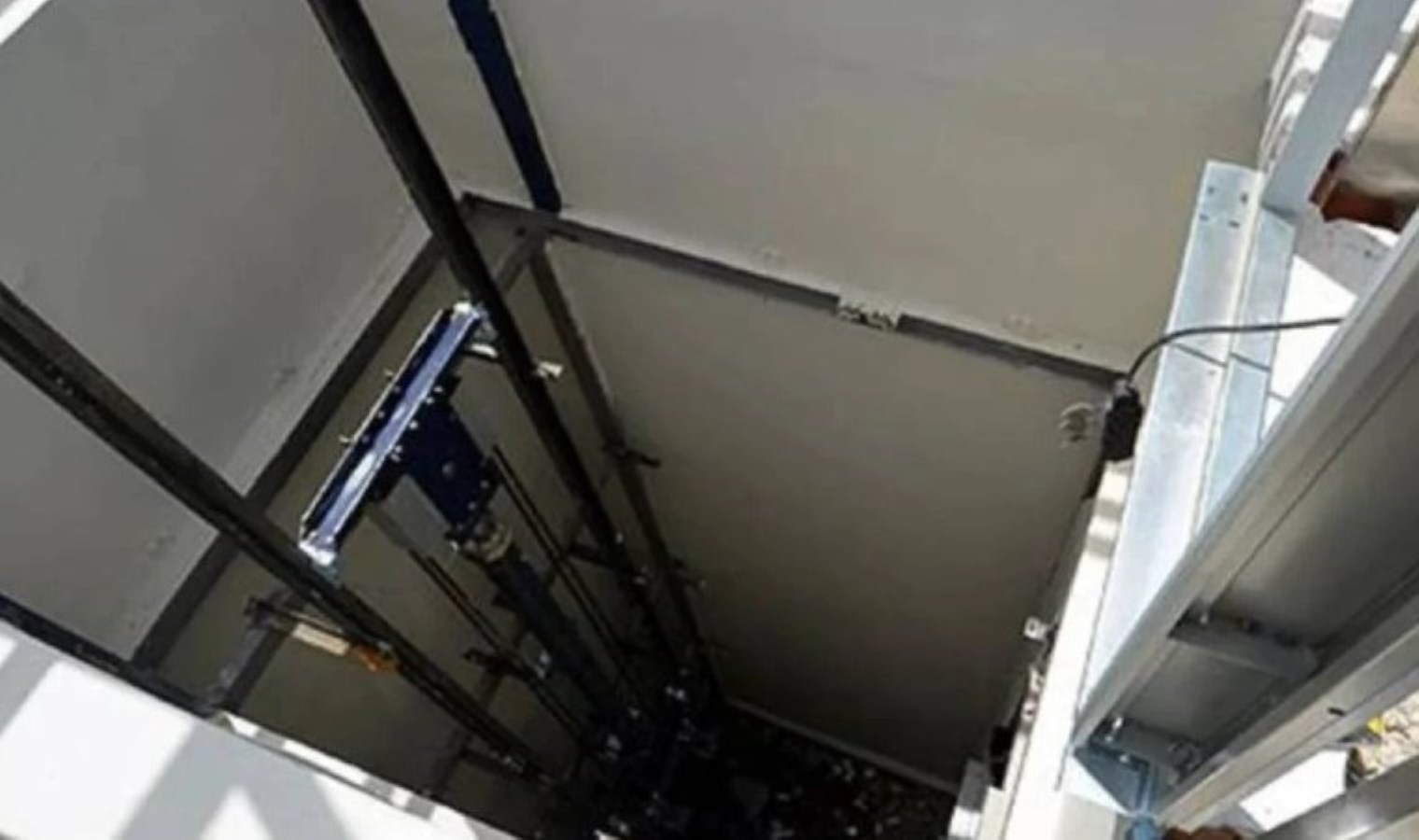 Yer Şanlıurfa… Asansör 5. kattan düştü: Aynı aileden 5 kişi ölümden döndü!