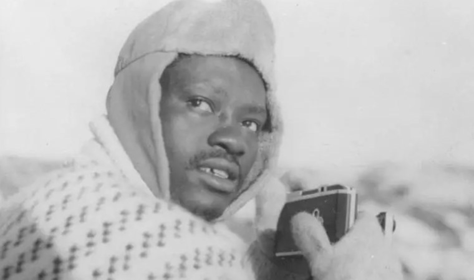 Yılanlardan kaçmak için 8 yıl yolculuk yapıp Grönland’a ulaşan ilk Afrikalı