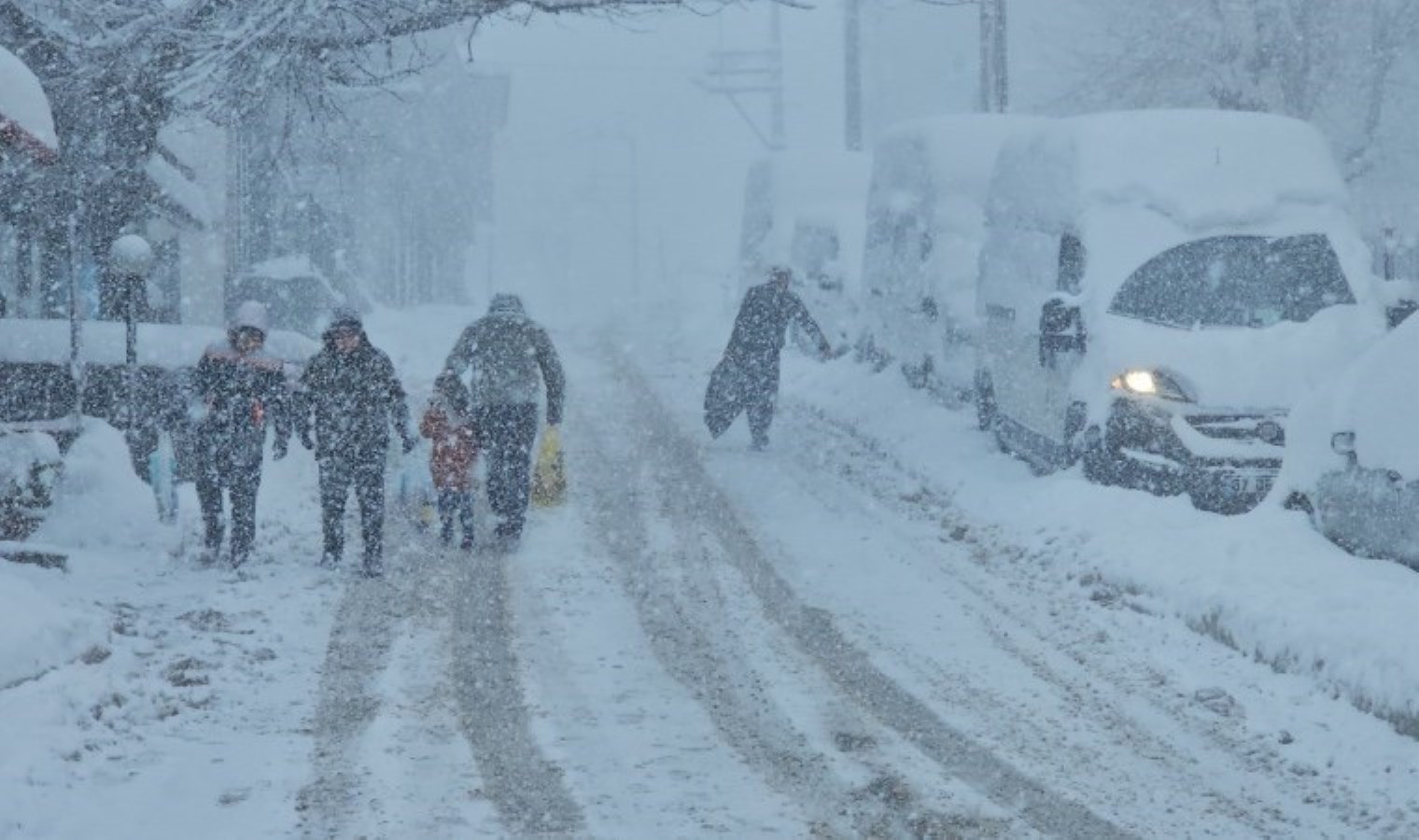 Zonguldak’ta feci olay: Çanak anteni temizlemek isteyen öğretmen düşüp hayatını kaybetti!