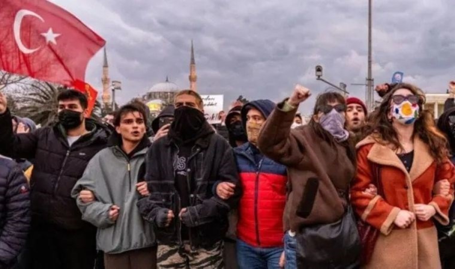 18 yaşındaki gencin mektubu sosyal medyada gündem oldu: ‘Silivri soğuk falan değilmiş’