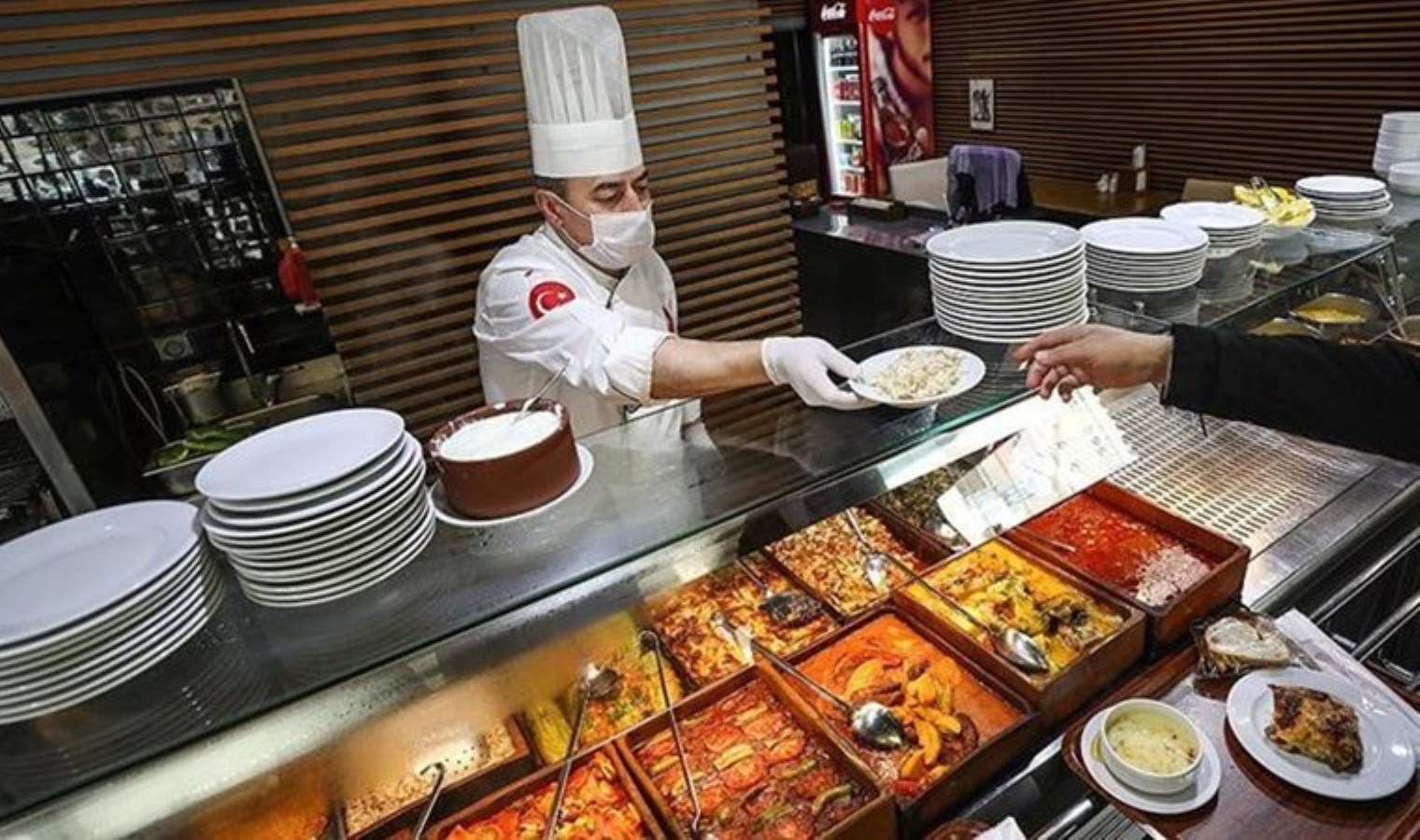 18 yılda çarpıcı değişim… KONDA’dan dikkat çeken anket: ‘Ramazan’da lokantalar açık olsun’ diyenlerin oranı artıyor!