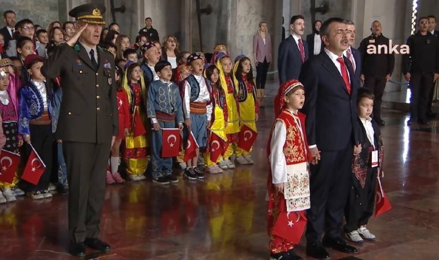 23 Nisan Ulusal Egemenlik ve Çocuk Bayramı… Çocuklar Anıtkabir’de!