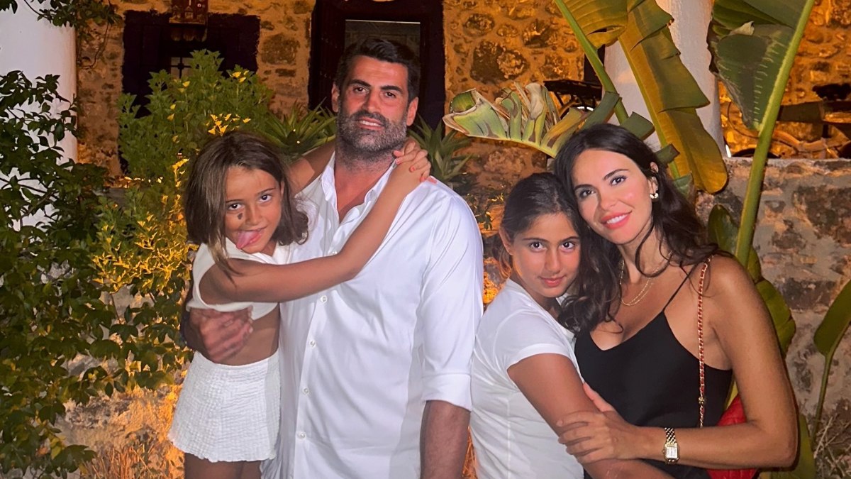 3. kez baba oldu! Volkan Demirel yeni doğan kızıyla poz verdi