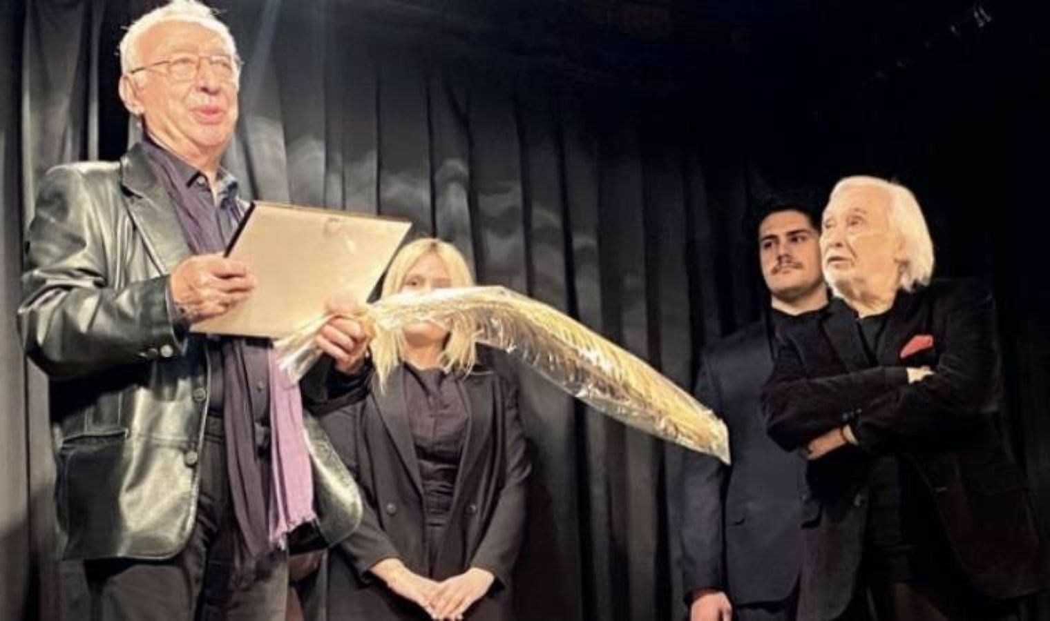 43’üncü İsmail Dümbüllü Ödülü’nü Şener Şen aldı: ‘Tiyatro iyidir…’