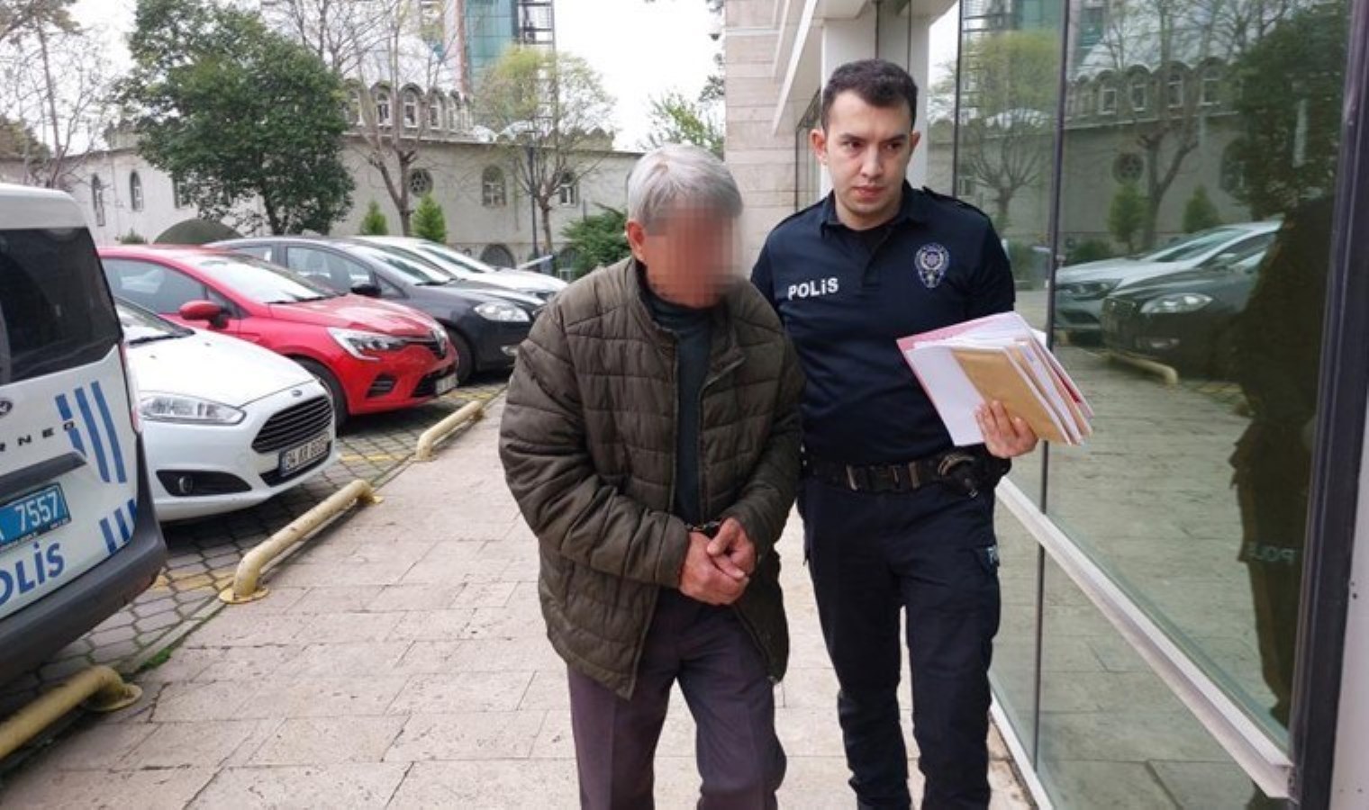 73 yaşındaki erkek, üniversite öğrencisini taciz ettiği iddiasıyla gözaltına alındı