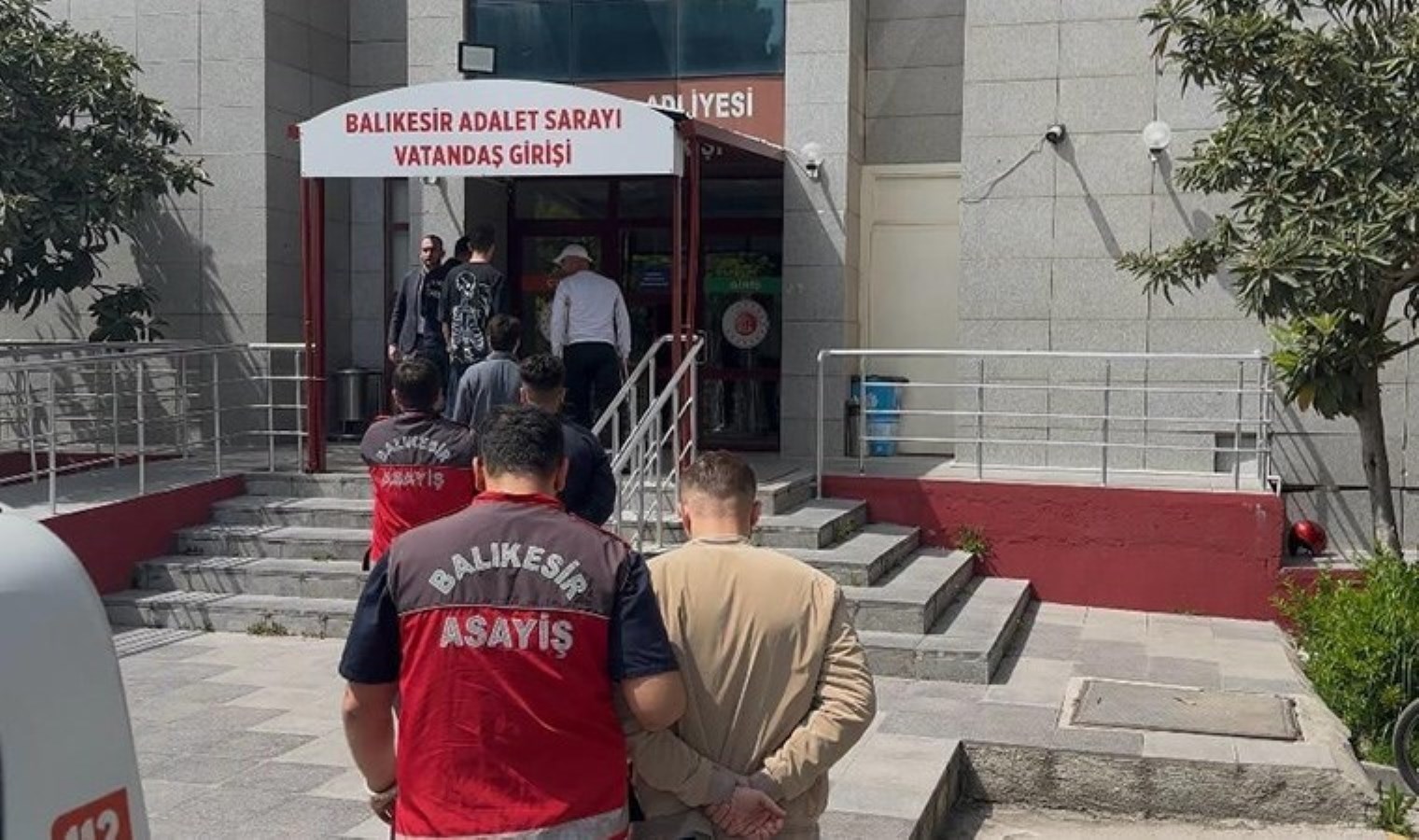 82 yaşındaki yurttaş kendini ‘polis ve savcı’ olarak tanıtan dolandırıcılara 7 milyon kaptırdı