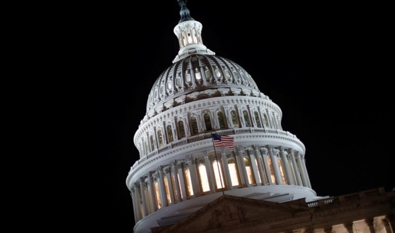 ABD Senatosu hükümetin kapanmasını önleyecek bütçe tasarısını onayladı