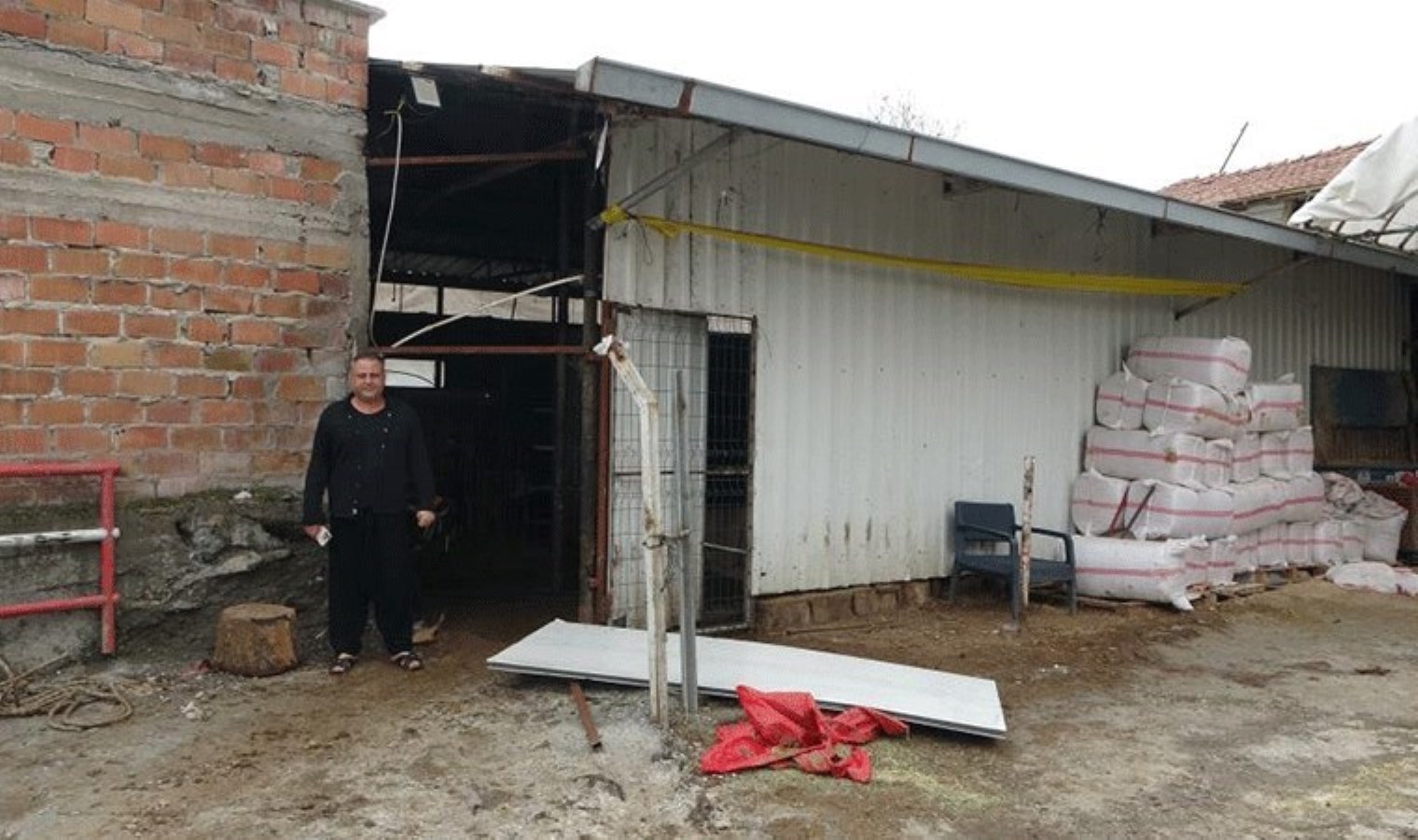 Ahırda dehşet: Onlarca büyükbaş hayvan akıma kapıldı!