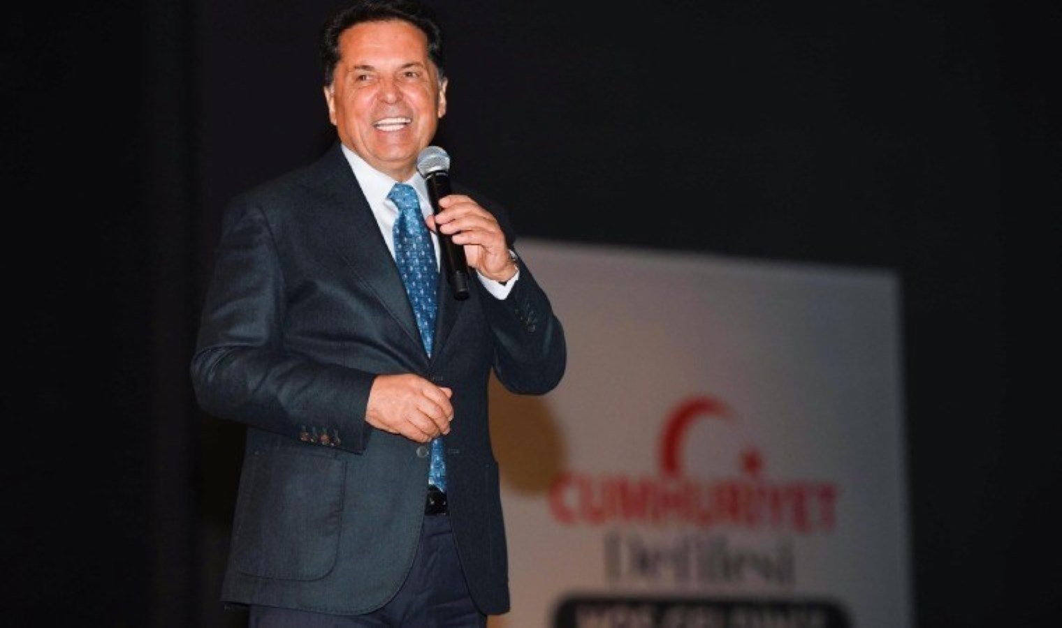 Ahmet Özer’den bayram mesajı: “Bedenimizi dört duvar arasında koyabilirler ama ruhumuzu asla tutsak edemezler”