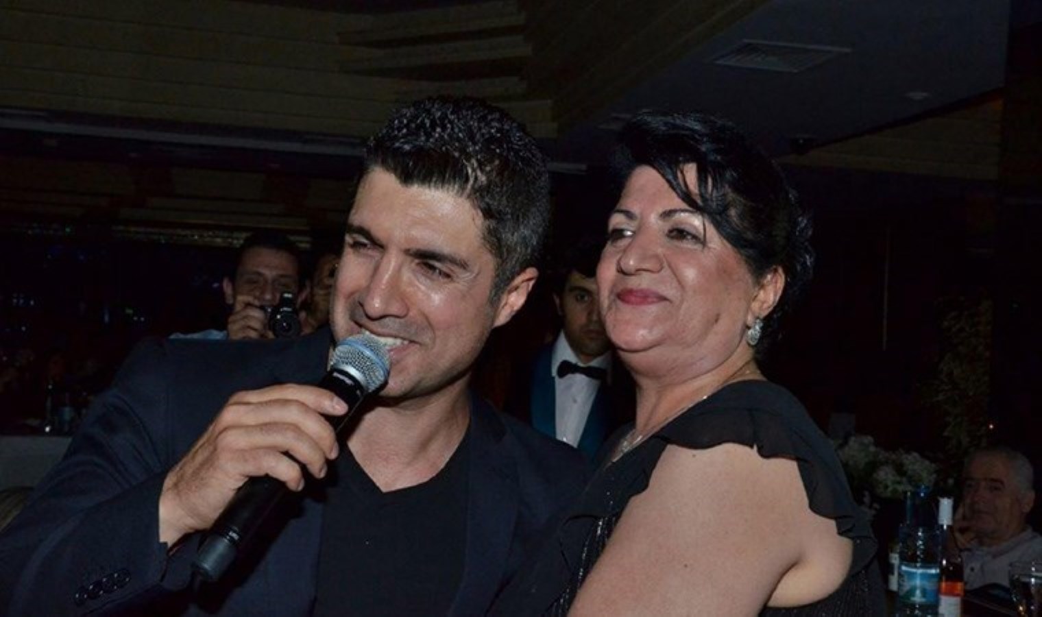 Ailesiyle yaşadığı sorunlarla gündemdeydi… Özcan Deniz annesiyle ilgili konuştu: Bayramda aramadım