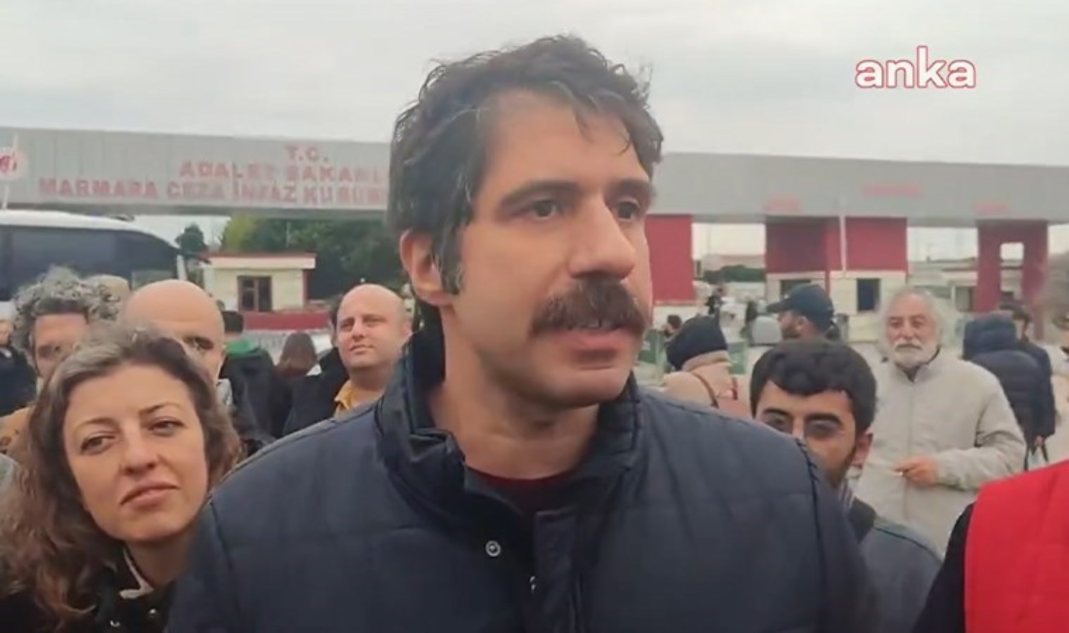 Akademisyen Levent Dölek tahliye edildi: ‘Üniversitede konuşuruz, üniversite budur’