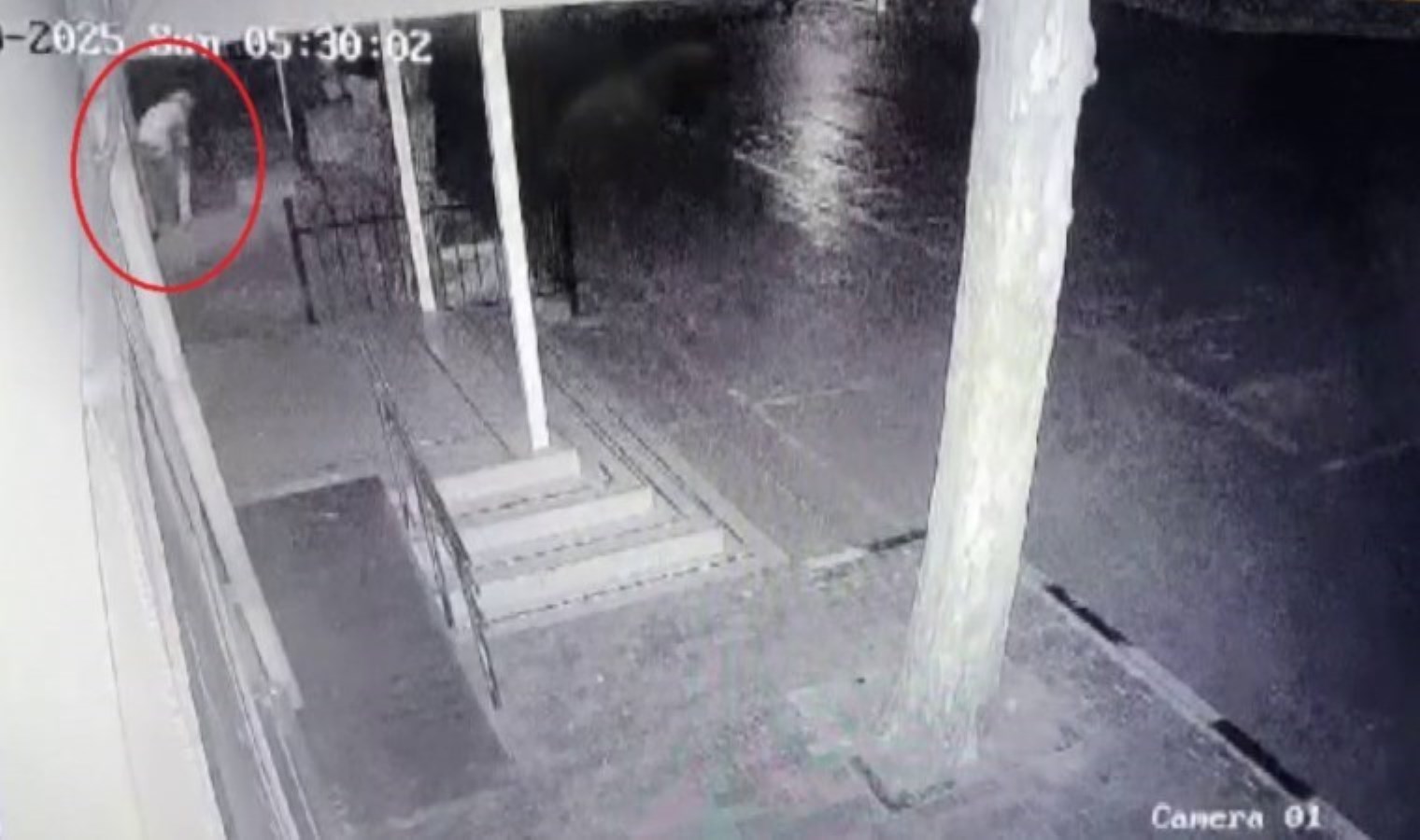 Akılalmaz hırsızlık… Okul bahçesindeki Atatürk büstünü çaldılar!