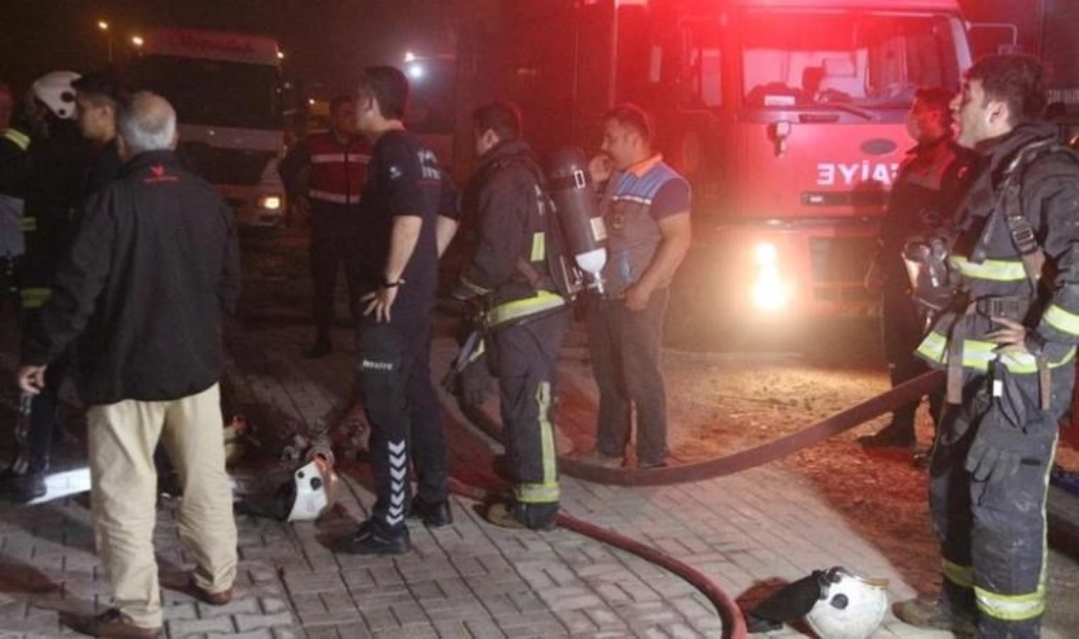 Alanya’da mobilya atölyesinde yangın paniği