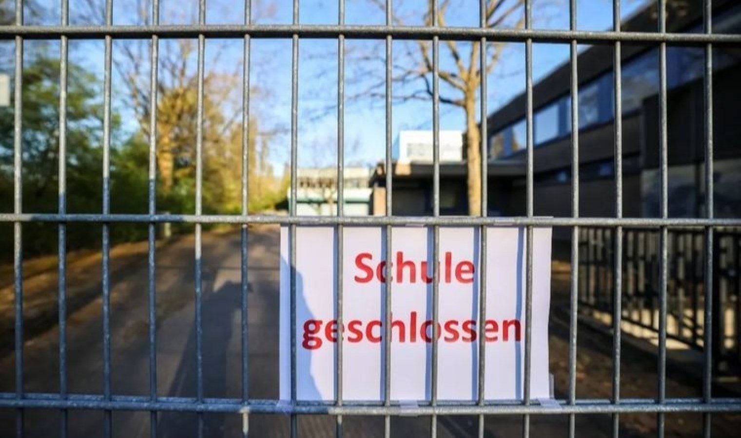 Almanya’da aşırı sağ alarmı: Eğitime ara verildi